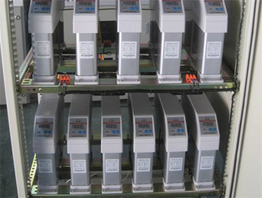低壓開關(guān)柜內(nèi)電容器安全運(yùn)行的電流、電壓和溫度有什么要求